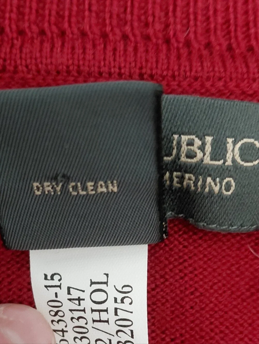 Banana Republic Men’s M Red Extra Fine Merino Wool V-Neck Sweater CC